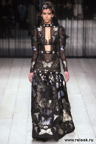 Alexander McQueen Fall 2016 Ready-to-Wear